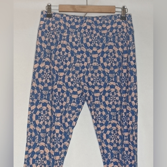 LuLaRoe Tall & Curvy Leggings Pink Blue Circles Geometric Rare Unicorn Soft Easy - Picture 2 of 7